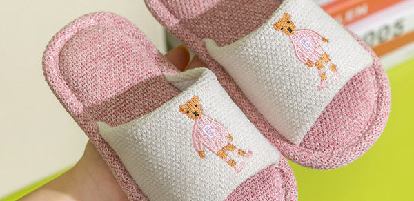 Detské otvorené papuče s výšivkou