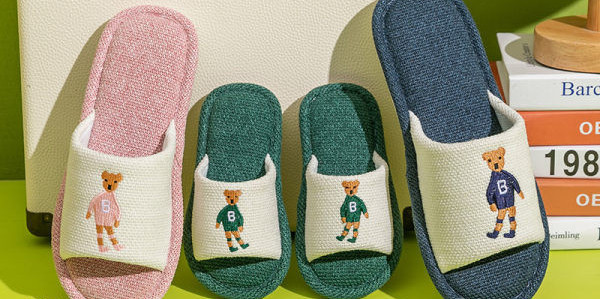 Detské otvorené papuče s výšivkou