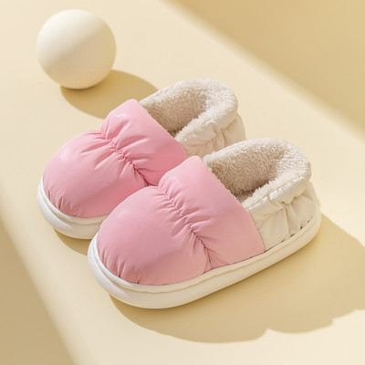 Įvairių spalvų vaikiškos tekstilinės šlepetės