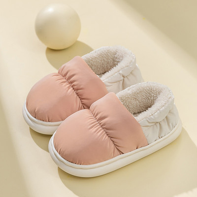 Įvairių spalvų vaikiškos tekstilinės šlepetės