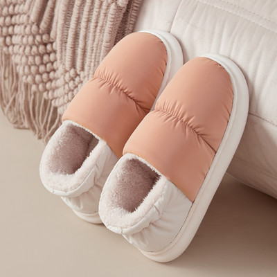 Įvairių spalvų vaikiškos tekstilinės šlepetės