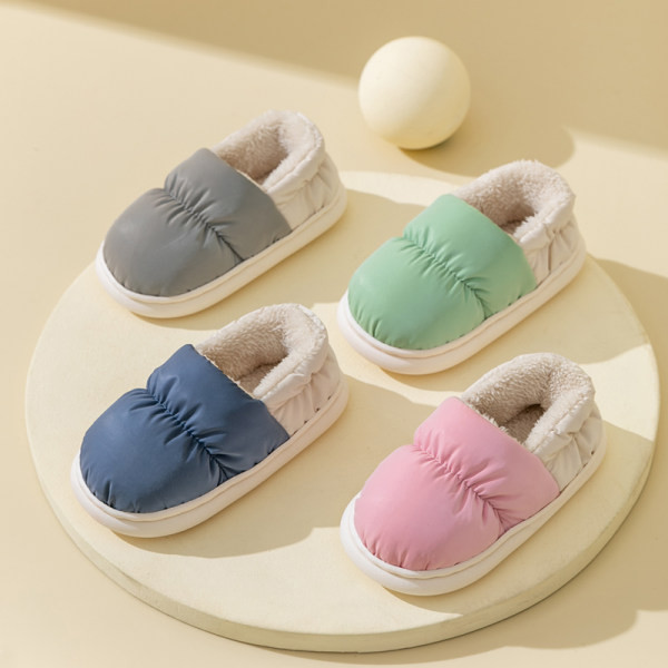 Įvairių spalvų vaikiškos tekstilinės šlepetės