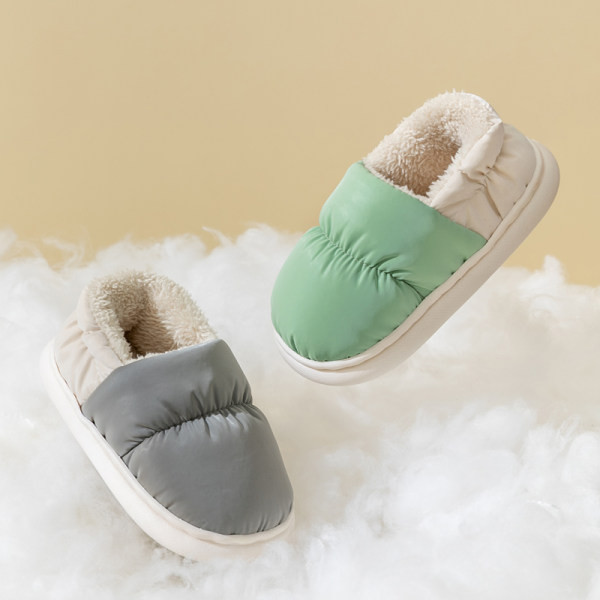 Įvairių spalvų vaikiškos tekstilinės šlepetės