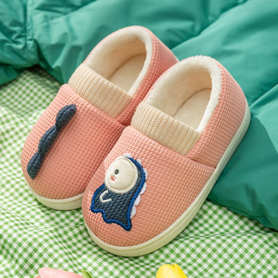 Vaikiškos šlepetės – su siuvinėjimais