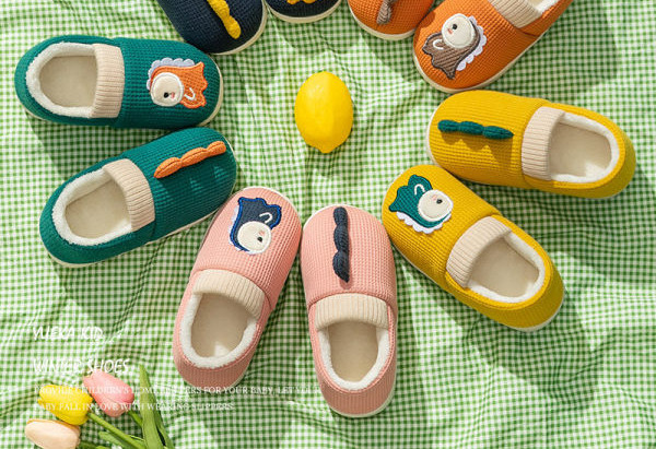 Vaikiškos šlepetės – su siuvinėjimais