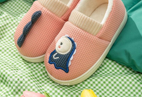 Vaikiškos šlepetės – su siuvinėjimais