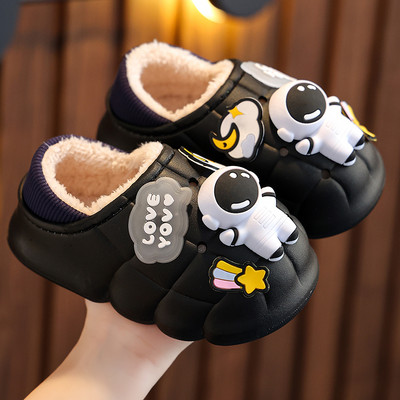 Bērnu čības dažādās krāsās