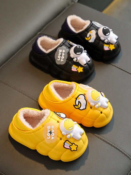 Bērnu čības dažādās krāsās