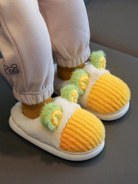 Naminės žieminės šlepetės su 3D elementu