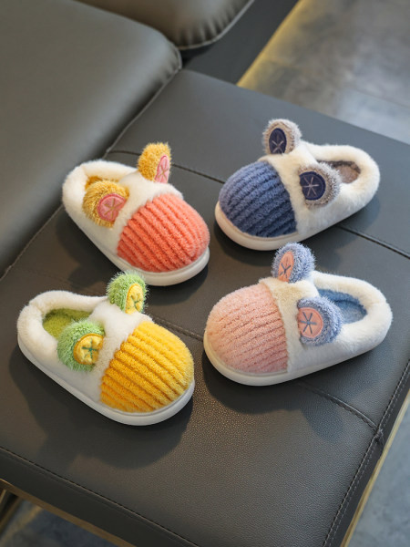 Naminės žieminės šlepetės su 3D elementu