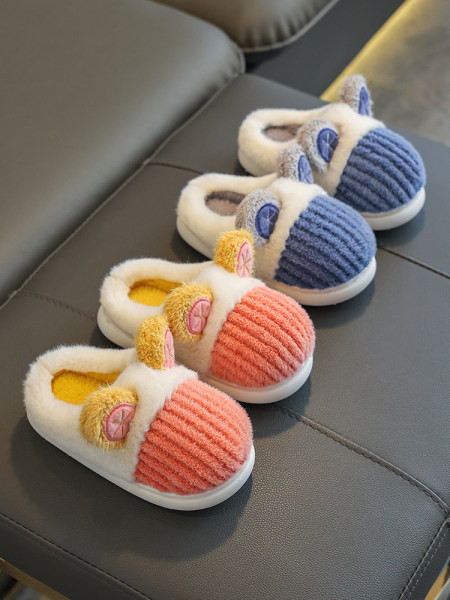 Naminės žieminės šlepetės su 3D elementu