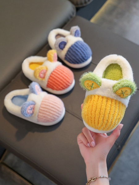 Naminės žieminės šlepetės su 3D elementu