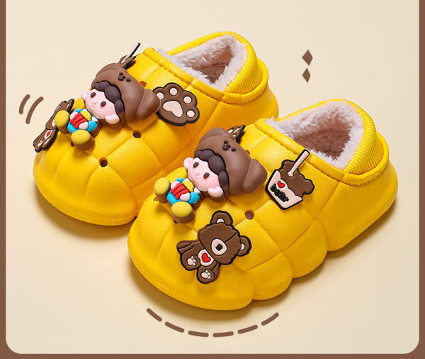 Papuci antiderapanti pentru copii