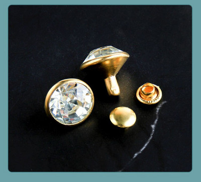 100 komplekti Superflash kullast hõbedast kivikristalltorust needid DIY käsitöö rõivakott Nahakaunistus rõivaste õmblusklaas puurnael