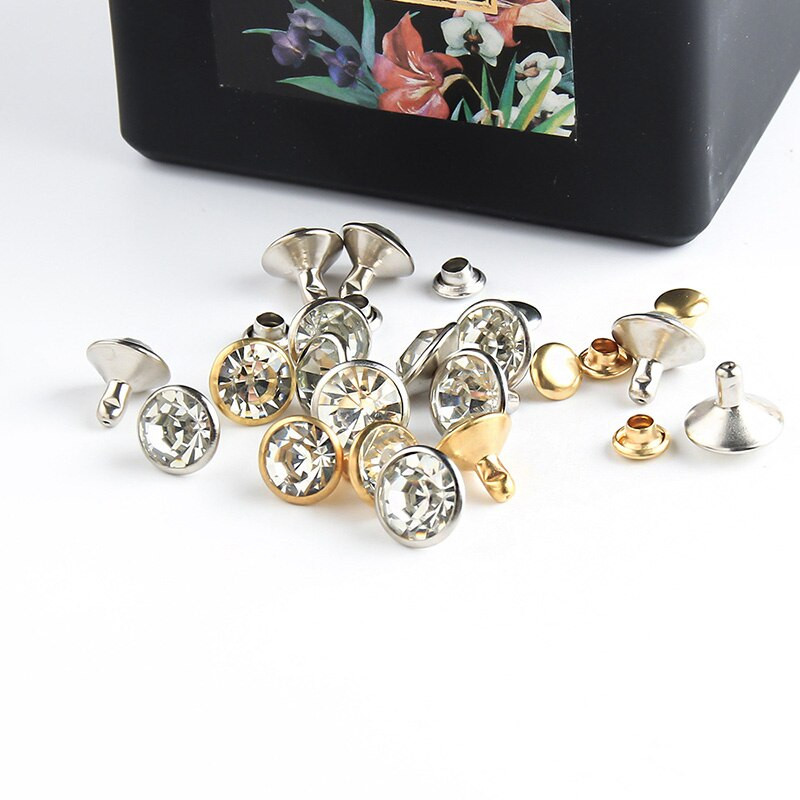 100 komplekti Superflash kullast hõbedast kivikristalltorust needid DIY käsitöö rõivakott Nahakaunistus rõivaste õmblusklaas puurnael