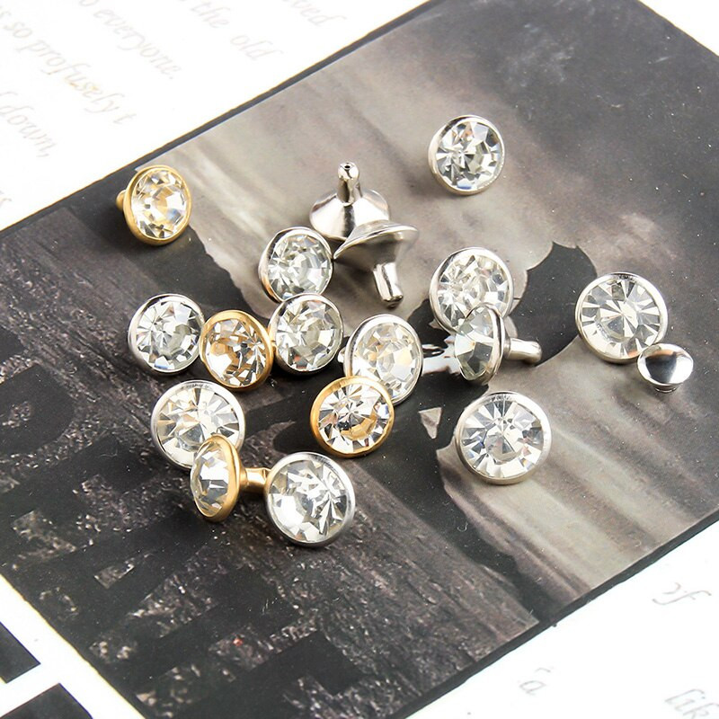 100 komplekti Superflash kullast hõbedast kivikristalltorust needid DIY käsitöö rõivakott Nahakaunistus rõivaste õmblusklaas puurnael