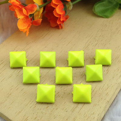 Mix-Colors 100 bucăți 9 mm Punk Pyramid DIY Metal Pătrat cu nituri și țepi pentru îmbrăcăminte Pantofi Genți Accesorii