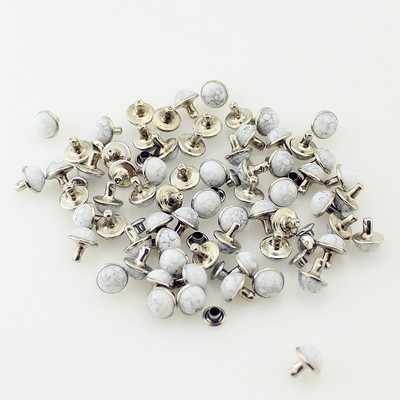 100 komplekti / kott Läbimõõt 8 mm Värvilised akrüülist türkiissinised ja messingist needid naha jaoks Rhinestoni naelad riidekottide jaoks DIY tarvik