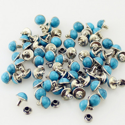 100 komplekti / kott Läbimõõt 8 mm Värvilised akrüülist türkiissinised ja messingist needid naha jaoks Rhinestoni naelad riidekottide jaoks DIY tarvik