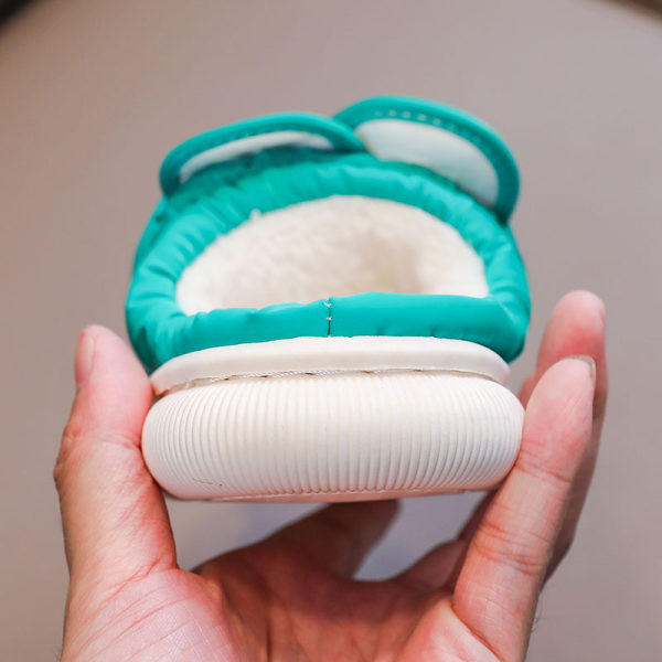 Σπιτικές παιδικές παντόφλες με τρισδιάστατο στοιχείο