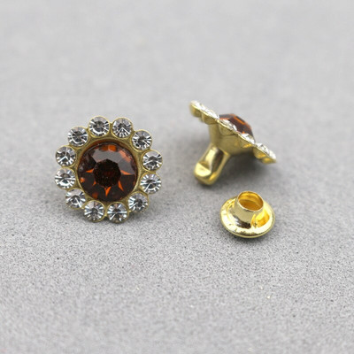 30-100Komplektid 11mm Lilled Kuju Crystal Rhinestone Rõivas Needid Diamante naastud DIY Käsitöö Kunst Nahk Dekoor naelad Puurinaelad