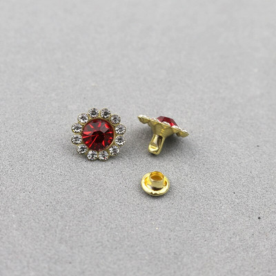 30-100Komplektid 11mm Lilled Kuju Crystal Rhinestone Rõivas Needid Diamante naastud DIY Käsitöö Kunst Nahk Dekoor naelad Puurinaelad
