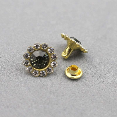 30-100Komplektid 11mm Lilled Kuju Crystal Rhinestone Rõivas Needid Diamante naastud DIY Käsitöö Kunst Nahk Dekoor naelad Puurinaelad