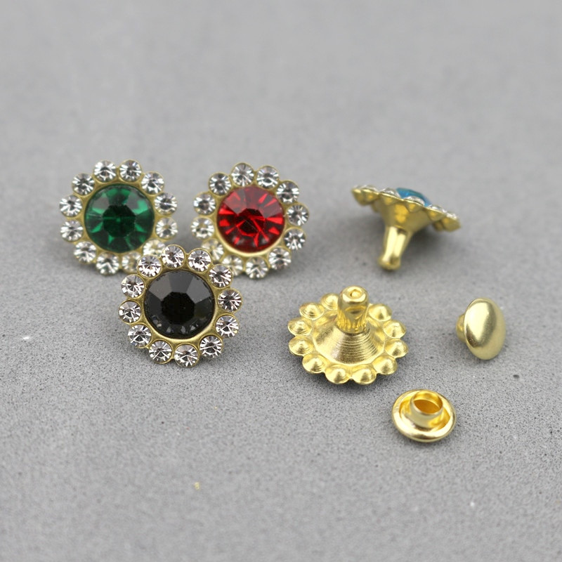 30-100Komplektid 11mm Lilled Kuju Crystal Rhinestone Rõivas Needid Diamante naastud DIY Käsitöö Kunst Nahk Dekoor naelad Puurinaelad