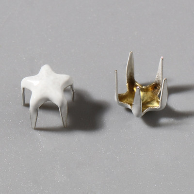 50 tk Mini Metal Star Heart Doll Needid Armsad Nahast Käsitöö Neli küünega needid Õmblemiseks Nukud Riided Kingad Käevõrud Aksessuaarid