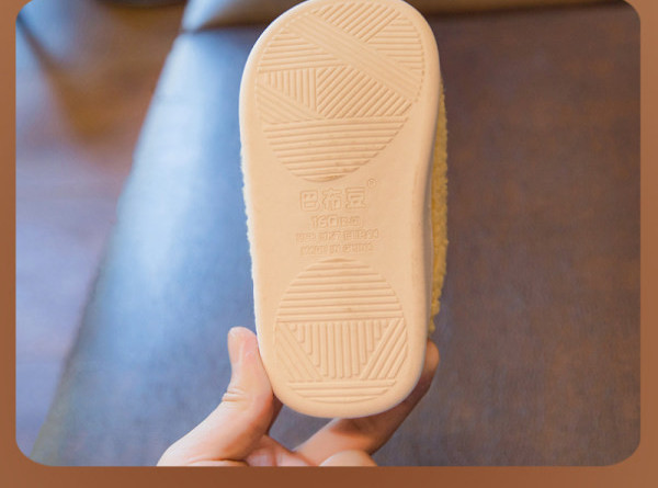 Domáce papuče pre chlapcov s vyšívaným nápisom