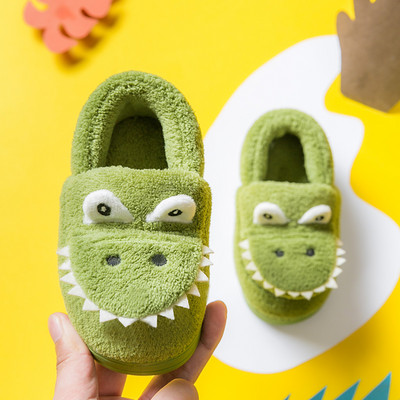 Vaikiškos pūkinės šlepetės su 3D elementu