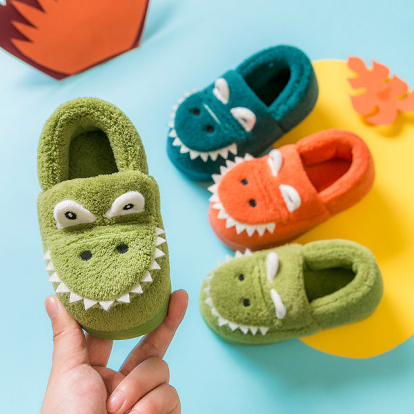 Vaikiškos pūkinės šlepetės su 3D elementu