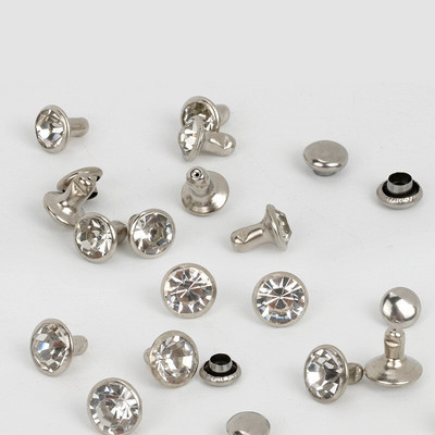 50Komplektid 6mm Värvus Kristall Rhinestone Hõbedane Needid Diamante Stud DIY Käsitöö Riietus Nahk Dekoor Rebite Spikes Klaas Puuri Nael