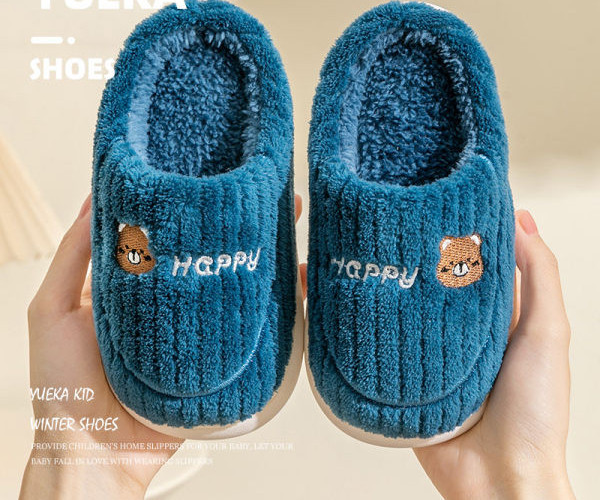 Tikitud kirjaga sooja voodriga plüüsis sussid poistele