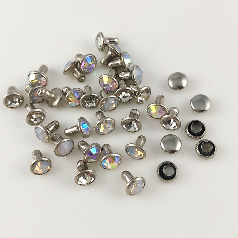 YORANYO 100 σετ CZ++ Κρυστάλλινα πριτσίνια Χρώμα Μικτά πριτσίνια Ασημένια καρφιά Δερμάτινα ένδυμα χειροτεχνίας Punk καρφιά Fit Κατασκευή DIY
