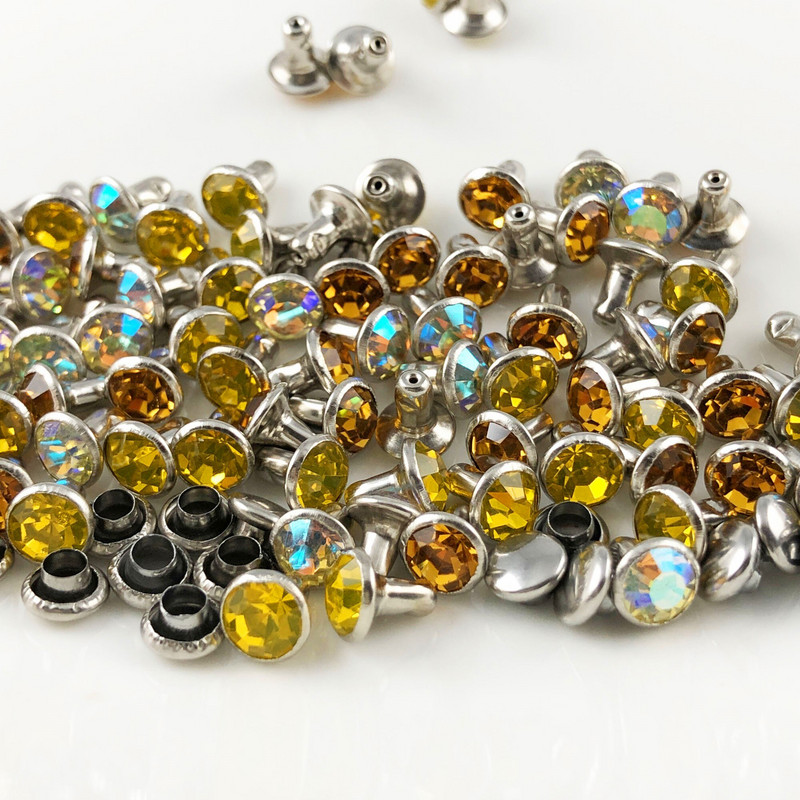 YORANYO 100 σετ CZ++ Κρυστάλλινα πριτσίνια Χρώμα Μικτά πριτσίνια Ασημένια καρφιά Δερμάτινα ένδυμα χειροτεχνίας Punk καρφιά Fit Κατασκευή DIY