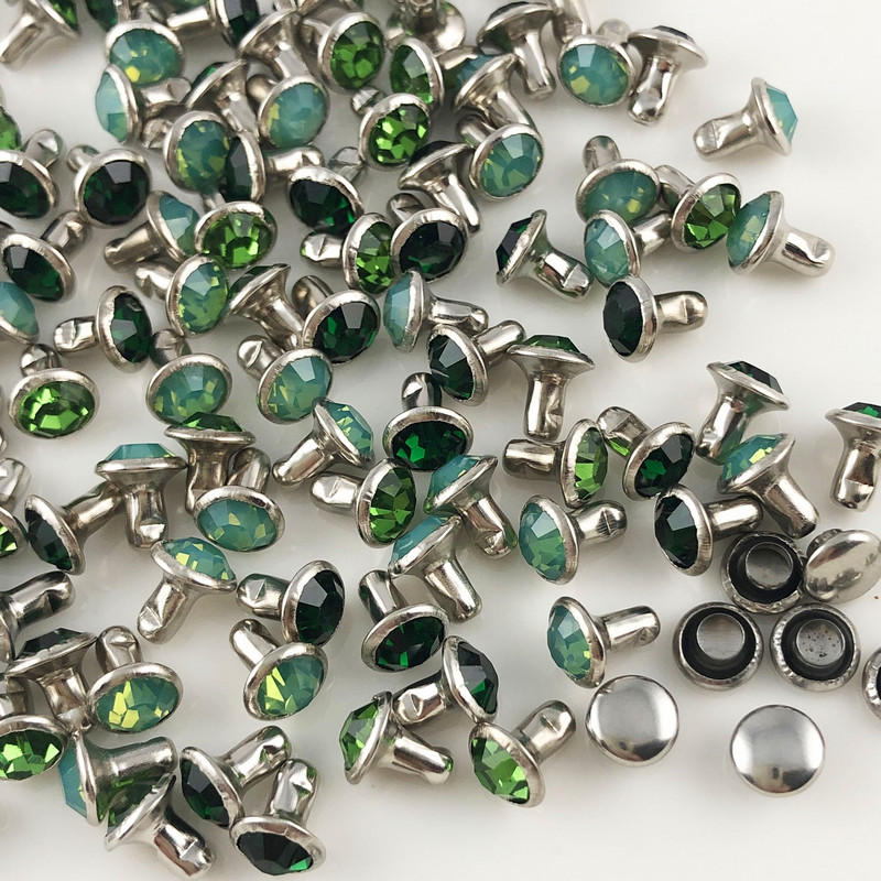 YORANYO 100 σετ CZ++ Κρυστάλλινα πριτσίνια Χρώμα Μικτά πριτσίνια Ασημένια καρφιά Δερμάτινα ένδυμα χειροτεχνίας Punk καρφιά Fit Κατασκευή DIY