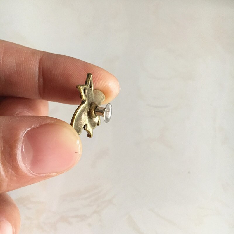 60 rinkinys - Metalinės bičių kniedės, cinko lydinio bičių kniedės drabužiams, auksinė sidabrinė juoda bronza, diržų amatų kniedės krepšiams