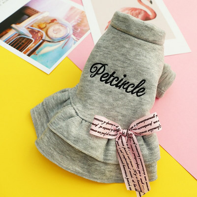 Ρούχα για σκύλους Φόρεμα με φιόγκο για κατοικίδια φθινόπωρο και χειμώνα συν βελούδινη επένδυση με φούστα πριγκίπισσας με γράμματα μπλουζάκι