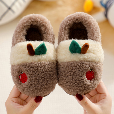 Doua modele de papuci de casa si papuci pentru fete cu talpa plata