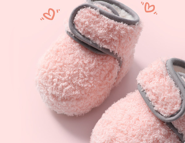 Vienspalvės namų šlepetės su lipnia juostele berniukams