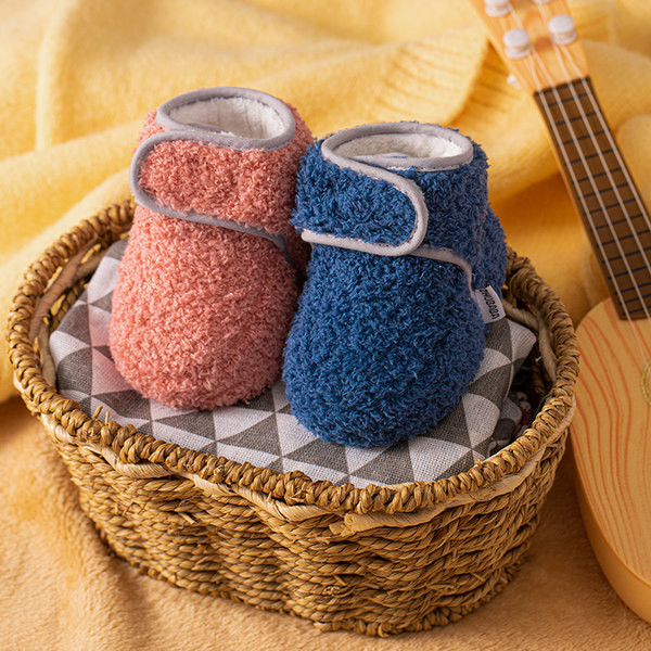 Vienspalvės namų šlepetės su lipnia juostele berniukams