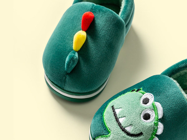 Nou model de papuci de casă pentru copii cu broderie