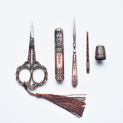 Retro sada nožníc Vintage nožnice Úložná trubica na ihly Šidlo Navliekač nite Náprstok Vyšívacie nite Krajčírske nožnice Šijacie nástroje DIY