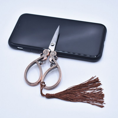 Retro sada nožníc Vintage nožnice Úložná trubica na ihly Šidlo Navliekač nite Náprstok Vyšívacie nite Krajčírske nožnice Šijacie nástroje DIY