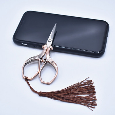 Retro sada nožníc Vintage nožnice Úložná trubica na ihly Šidlo Navliekač nite Náprstok Vyšívacie nite Krajčírske nožnice Šijacie nástroje DIY