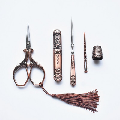 Retro sada nožníc Vintage nožnice Úložná trubica na ihly Šidlo Navliekač nite Náprstok Vyšívacie nite Krajčírske nožnice Šijacie nástroje DIY