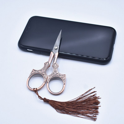 Retro sada nožníc Vintage nožnice Úložná trubica na ihly Šidlo Navliekač nite Náprstok Vyšívacie nite Krajčírske nožnice Šijacie nástroje DIY