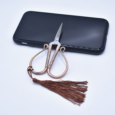 Retro sada nožníc Vintage nožnice Úložná trubica na ihly Šidlo Navliekač nite Náprstok Vyšívacie nite Krajčírske nožnice Šijacie nástroje DIY