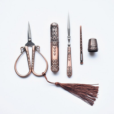 Retro sada nožníc Vintage nožnice Úložná trubica na ihly Šidlo Navliekač nite Náprstok Vyšívacie nite Krajčírske nožnice Šijacie nástroje DIY
